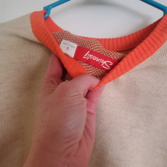 Hooters Orange and Cream Sweater - Picture 5 of 5